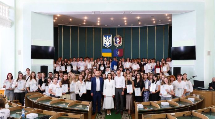 Відзначено молодь Хмельниччини за досягнення у навчанні, мистецтві та активну громадську діяльність