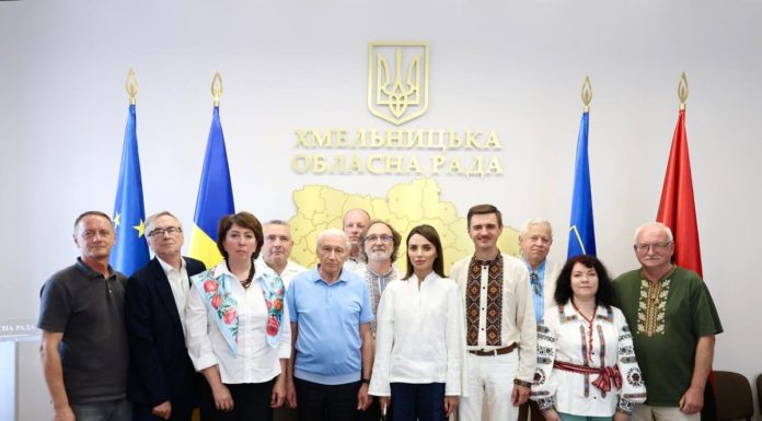 З науковцями-істориками Хмельниччини зустрілося керівництво обласної ради