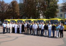 Дев’ять громад Хмельниччини отримали шкільні автобуси