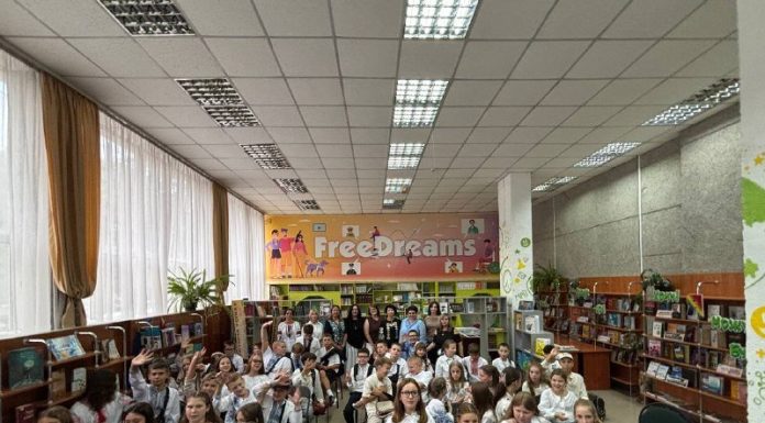 У Хмельницькій обласній бібліотеці презентували всеукраїнський культурно-мистецький проєкт «Гостина з «Енеїдою»