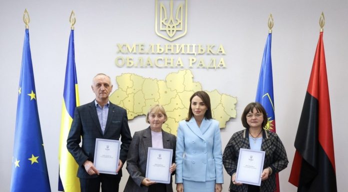 Кращі освітяни Хмельниччини отримали Подяки Верховної Ради України